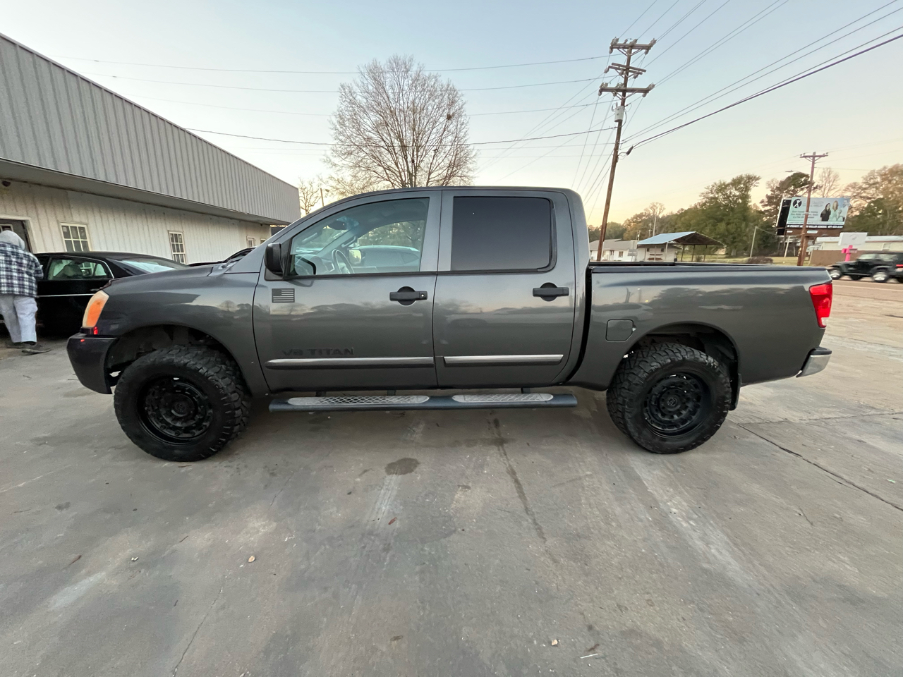2012 Nissan Titan 4WD Crew Cab SWB SV