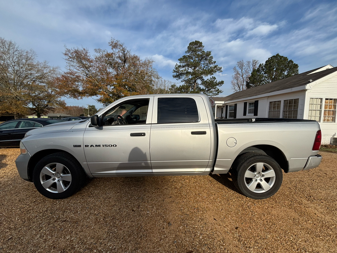 2012 Dodge 1500 4WD Crew Cab 140.5" Express