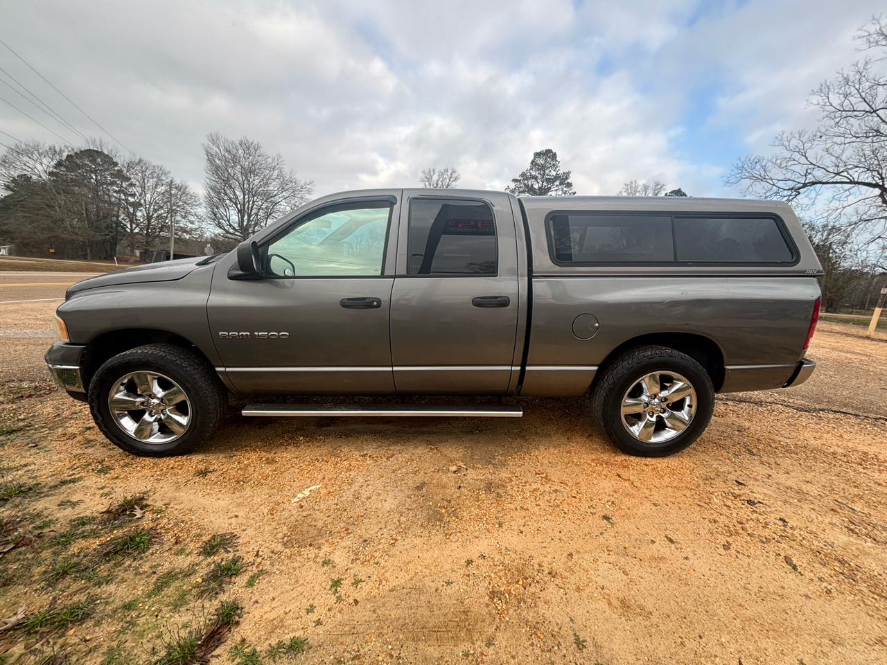 2005 Dodge Ram 1500 4dr Quad Cab 140.5" WB SLT