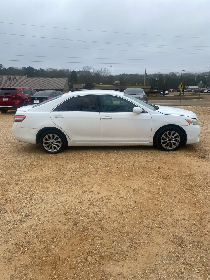 Toyota Camry 4dr Sdn I4 Man LE (Natl) 2011