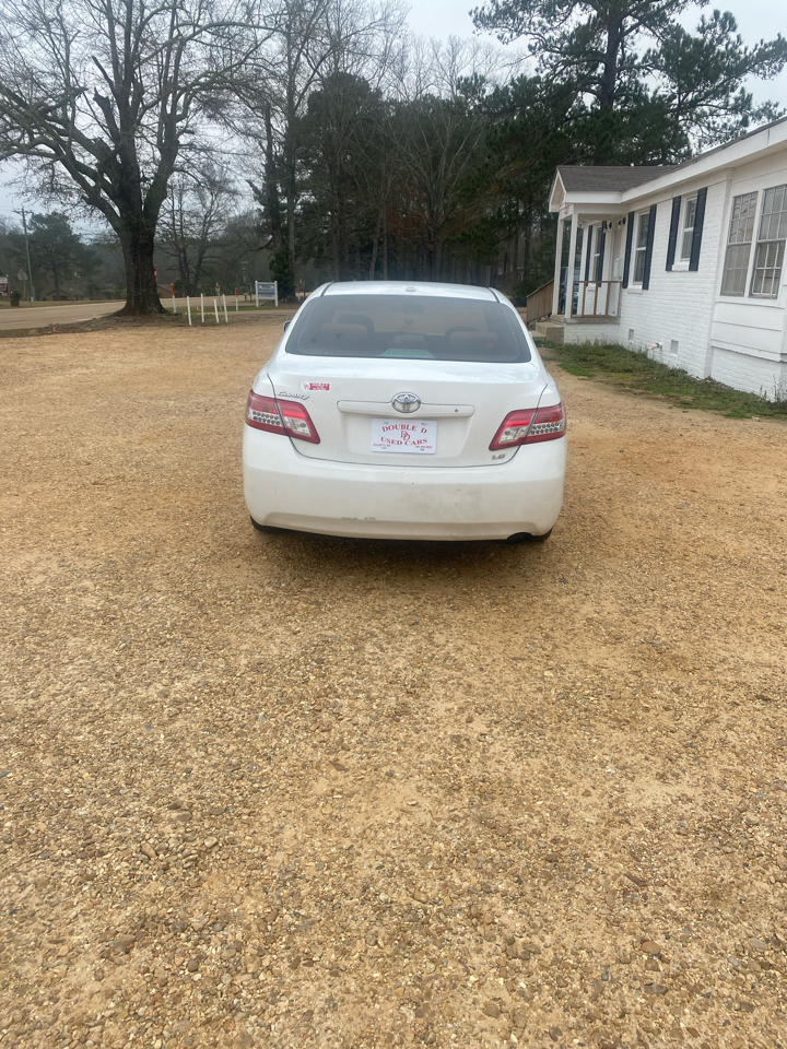 Toyota Camry 4dr Sdn I4 Man LE (Natl) 2011