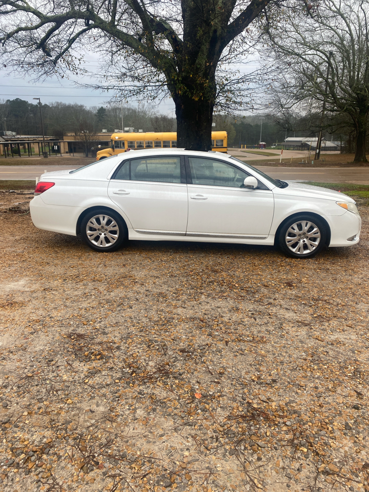 Toyota Avalon 4dr Sdn (Natl) 2012