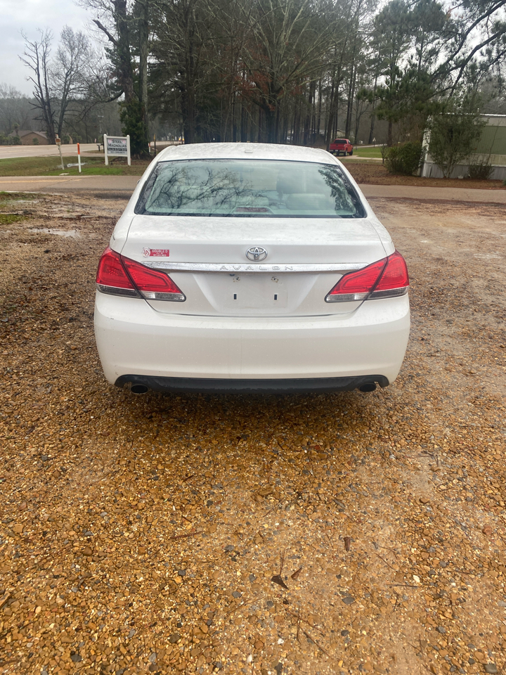 Toyota Avalon 4dr Sdn (Natl) 2012