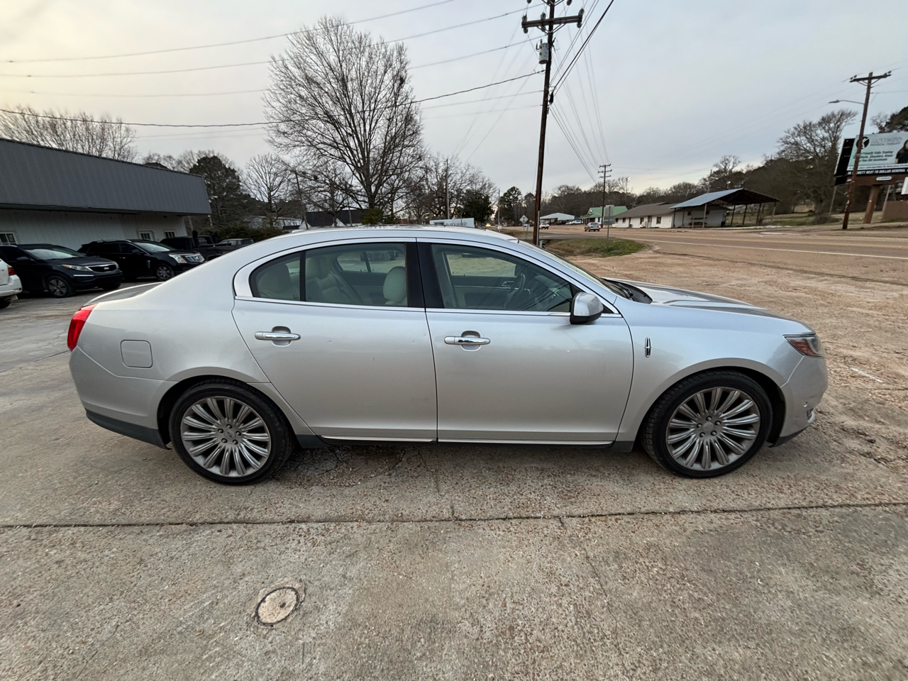 Lincoln MKS 4dr Sdn 3.7L FWD 2013