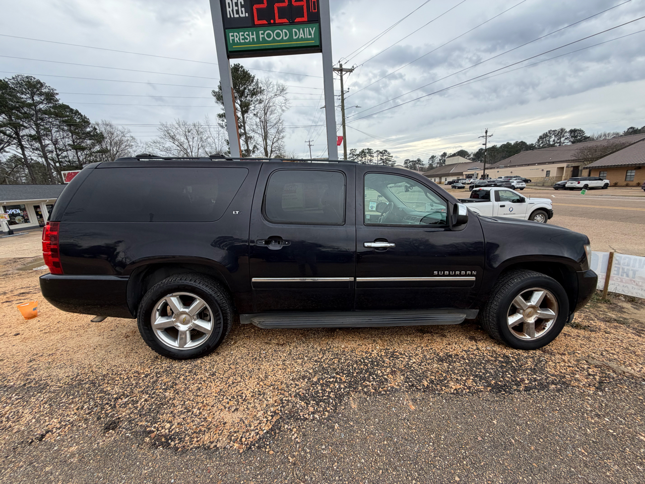Chevrolet Suburban 2WD 4dr LTZ 2014
