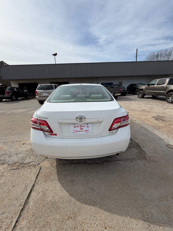 Toyota Camry 4dr Sdn I4 Man LE (Natl) 2011
