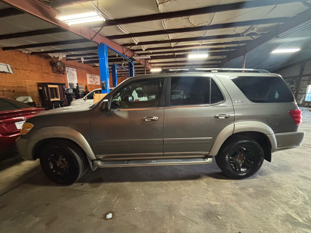 Toyota Sequoia 4dr SR5 (Natl) 2003