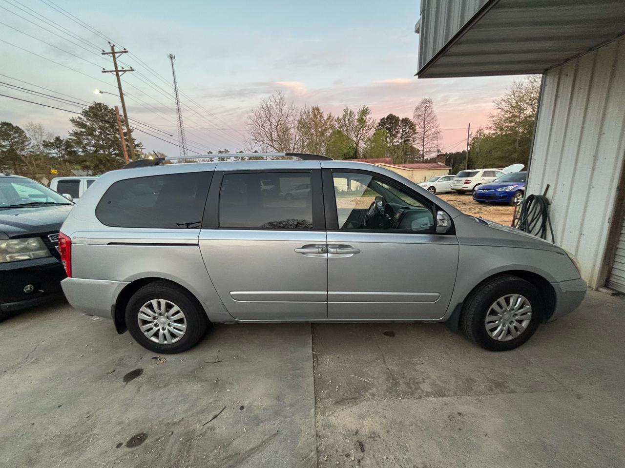Kia Sedona 4dr LWB LX 2011