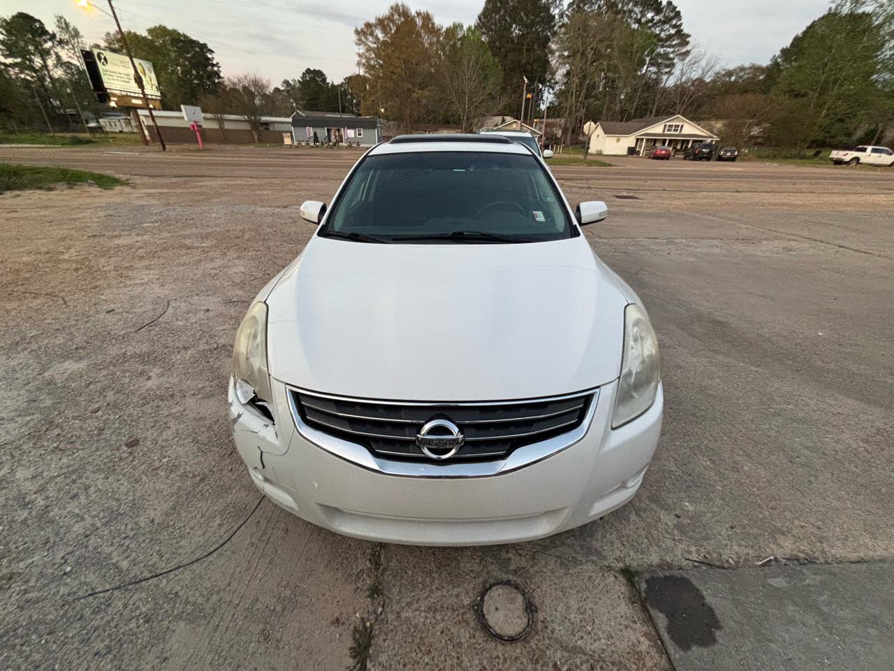 Nissan Altima 4dr Sdn V6 CVT 3.5 SR 2012