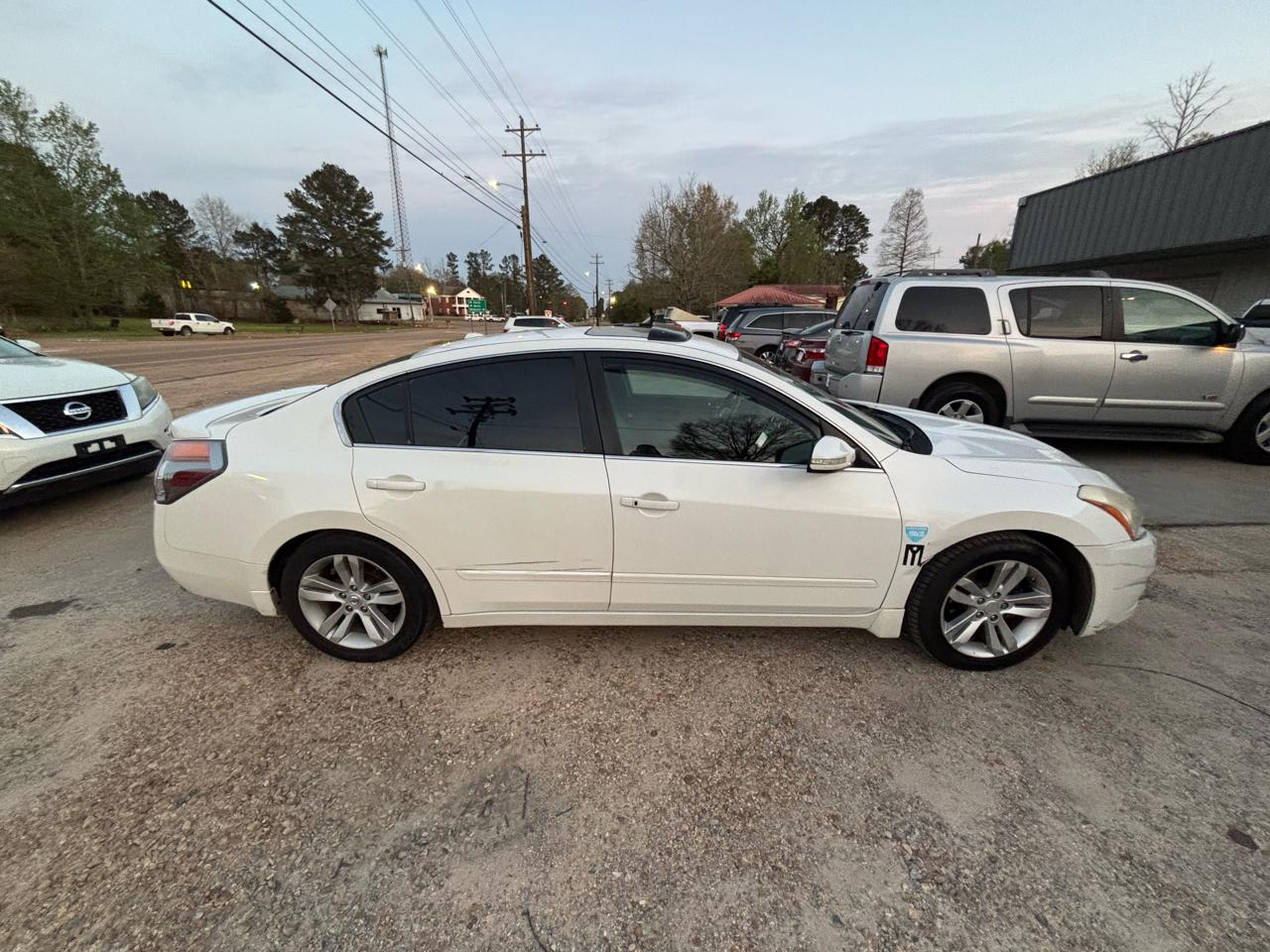 Nissan Altima 4dr Sdn V6 CVT 3.5 SR 2012