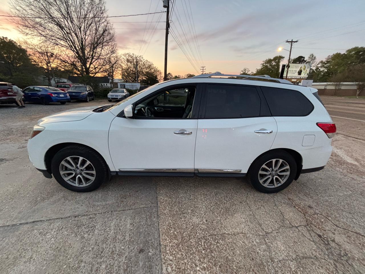 Nissan Pathfinder 2WD 4dr SL 2014