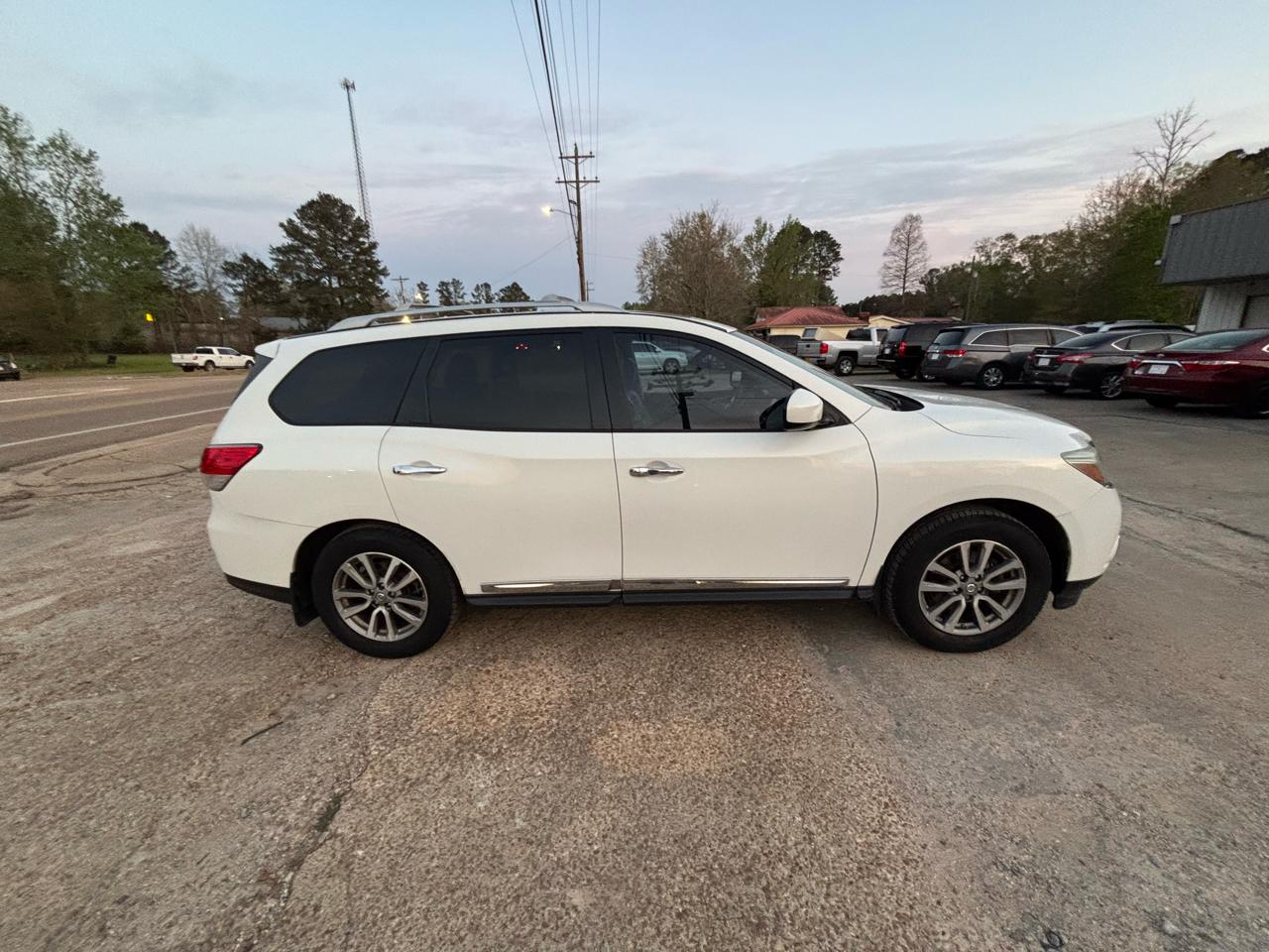 Nissan Pathfinder 2WD 4dr SL 2014