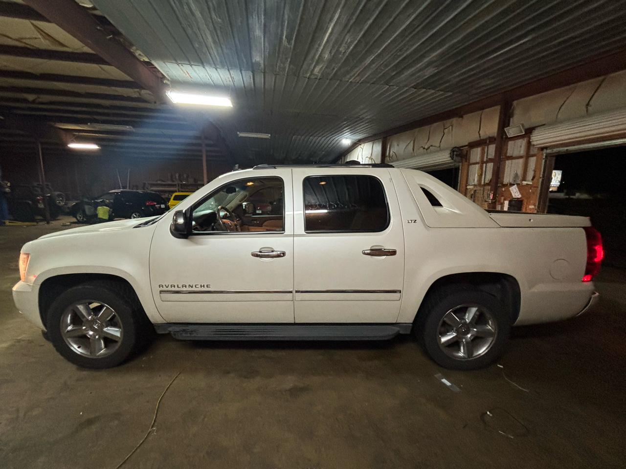 2011 Chevrolet Avalanche 2WD Crew Cab LTZ