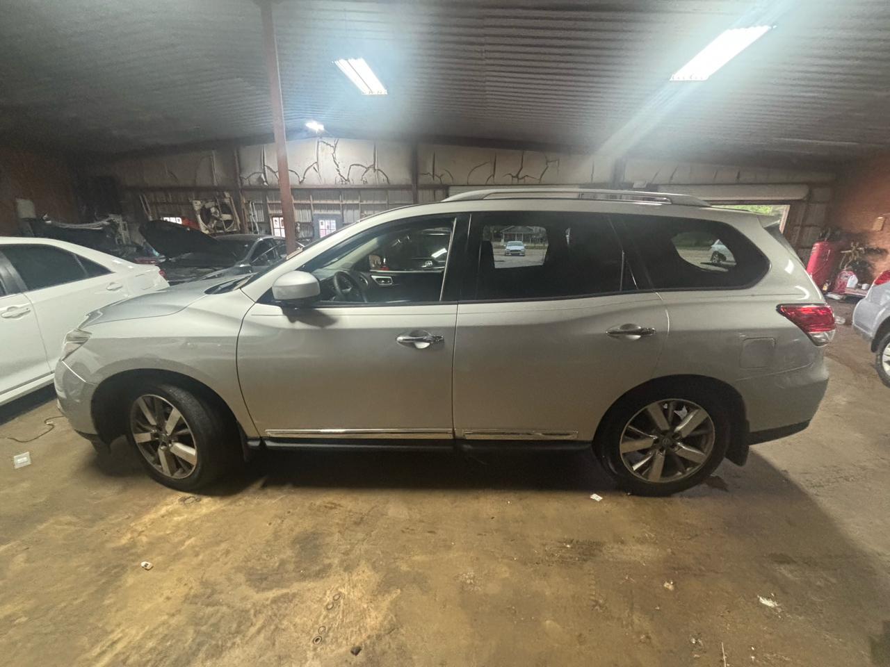 2015 Nissan Pathfinder 2WD 4dr Platinum