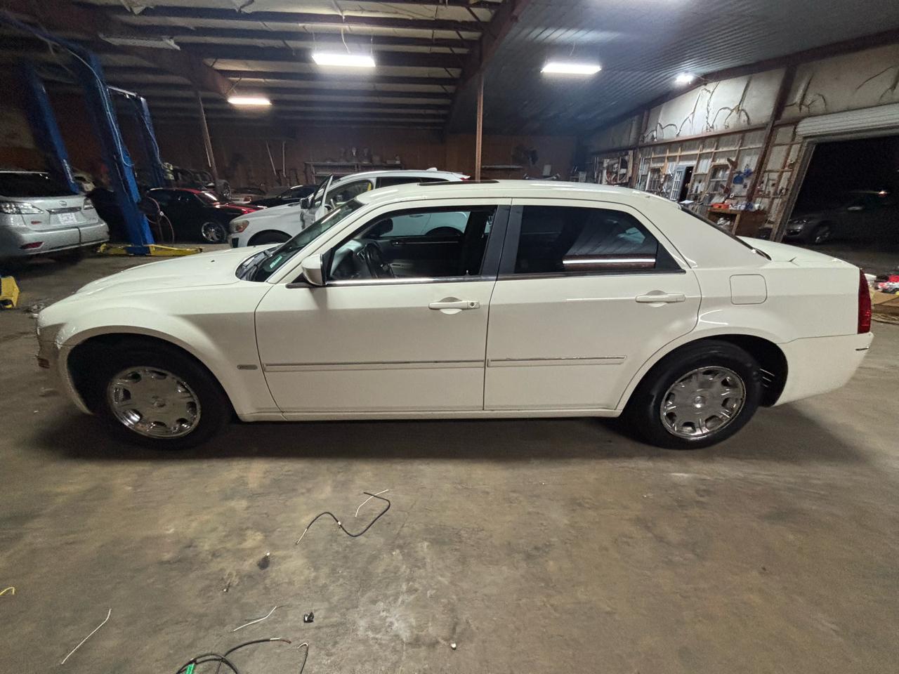 2007 Chrysler 300 4dr Sdn 300 Signature RWD