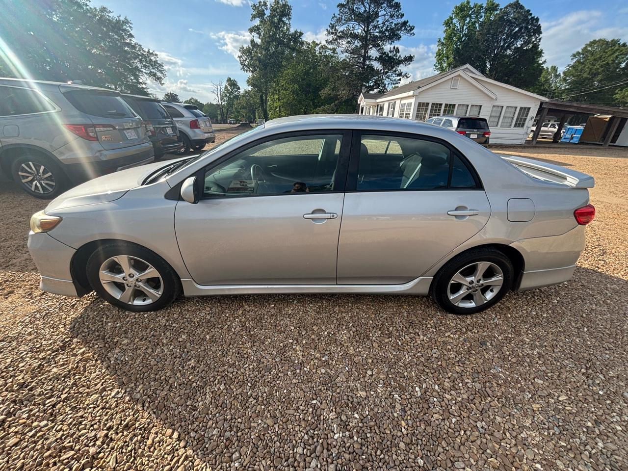 2011 Toyota Corolla 4dr Sdn Man L (Natl)