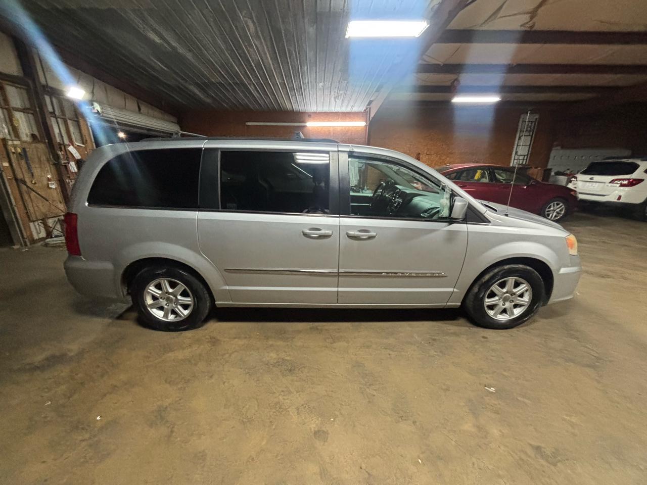Chrysler Town & Country 4dr Wgn Touring 2011