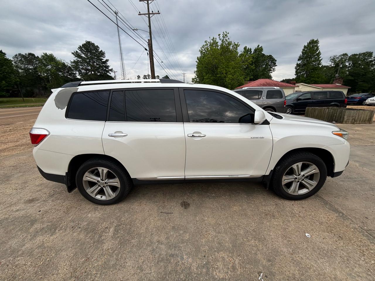 Toyota Highlander FWD 4dr V6 Limited (Natl) 2011