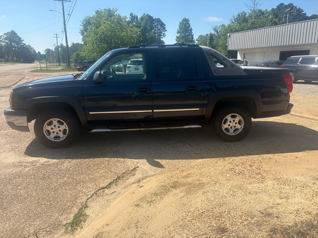 2004 Chevrolet Avalanche 1500 5dr Crew Cab 130" WB