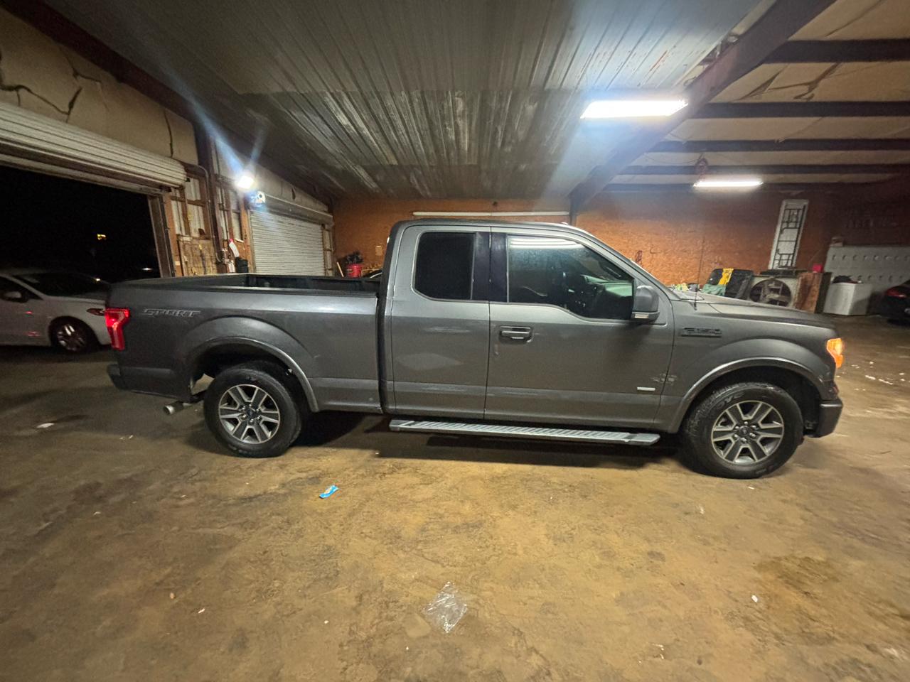 Ford F-150 2WD SuperCab 145" Lariat 2016