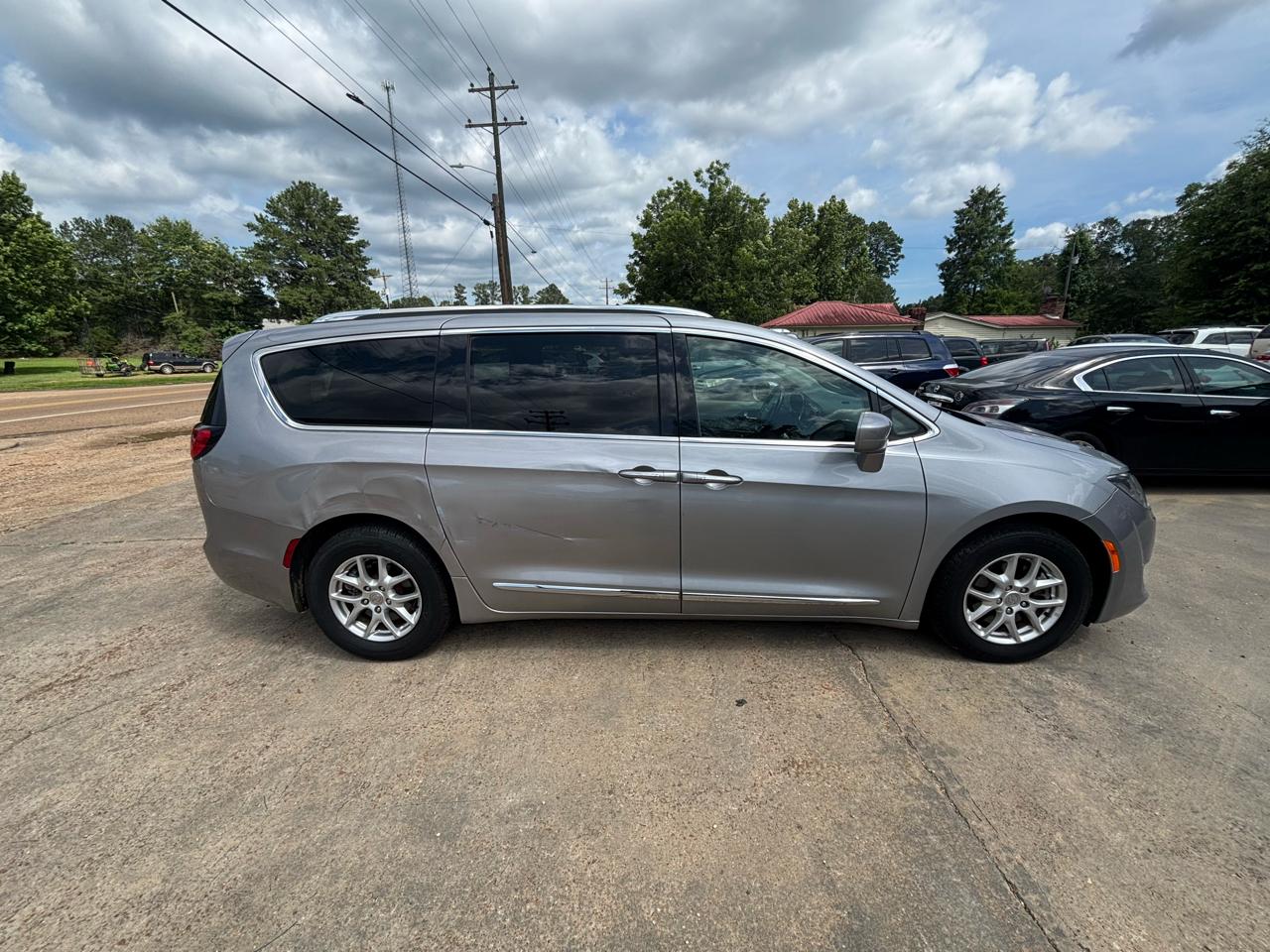 Chrysler Pacifica Touring L FWD 2020