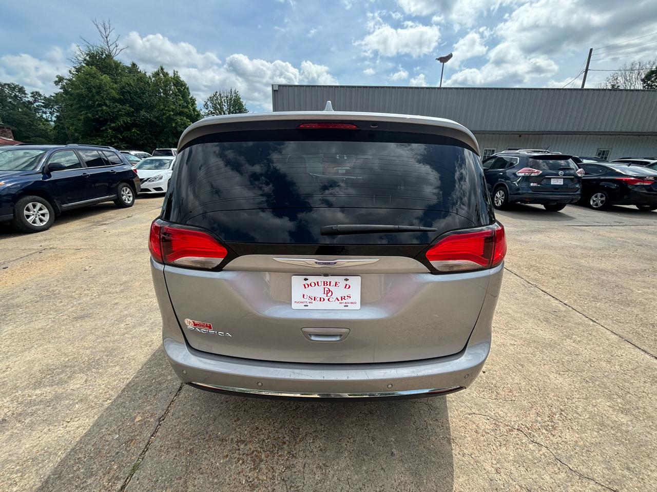 Chrysler Pacifica Touring L FWD 2020