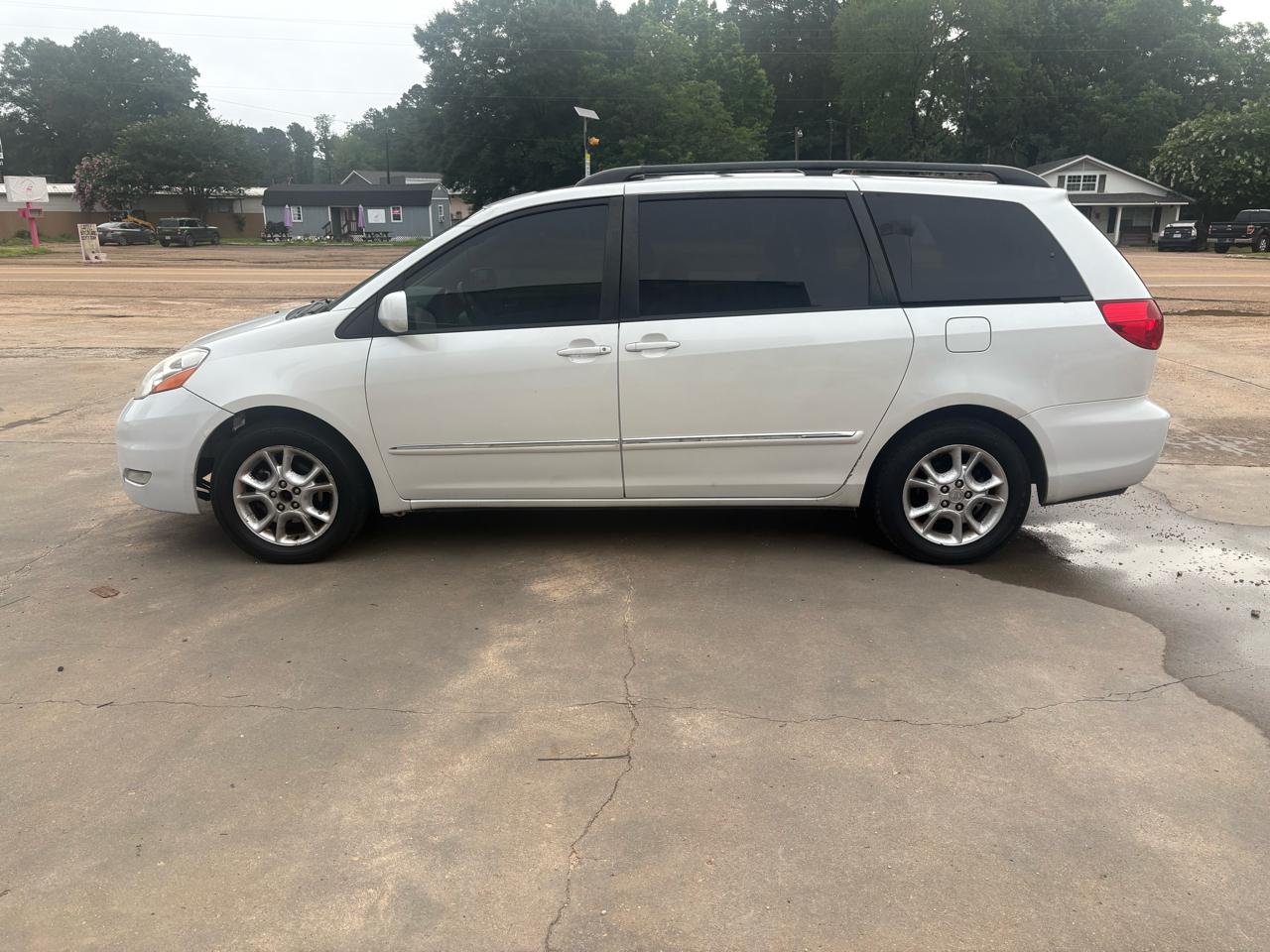 2006 Toyota Sienna 5dr XLE FWD 7-Passenger (Natl)