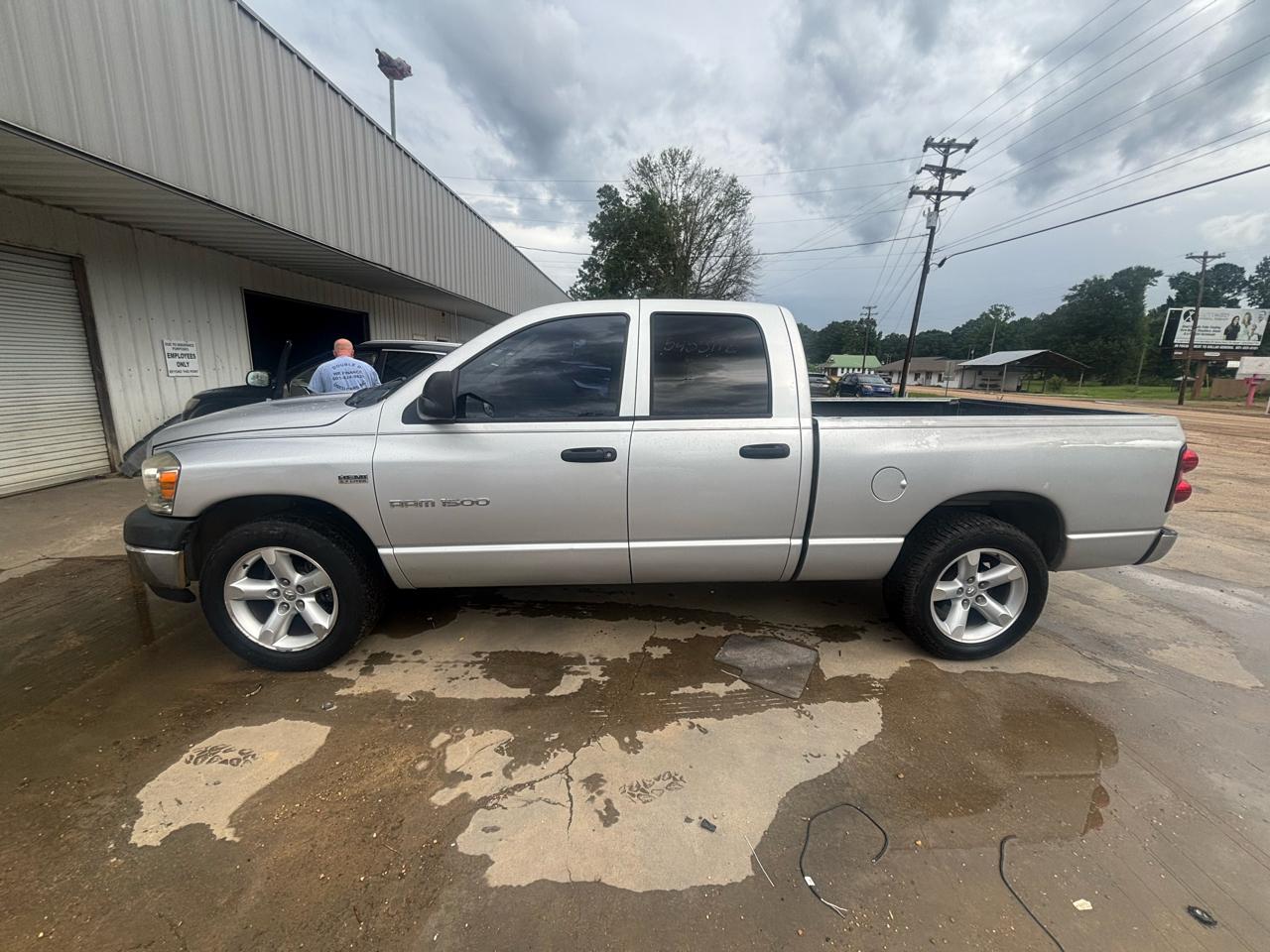 Dodge Ram 1500 2WD Quad Cab 140.5" SLT 2007