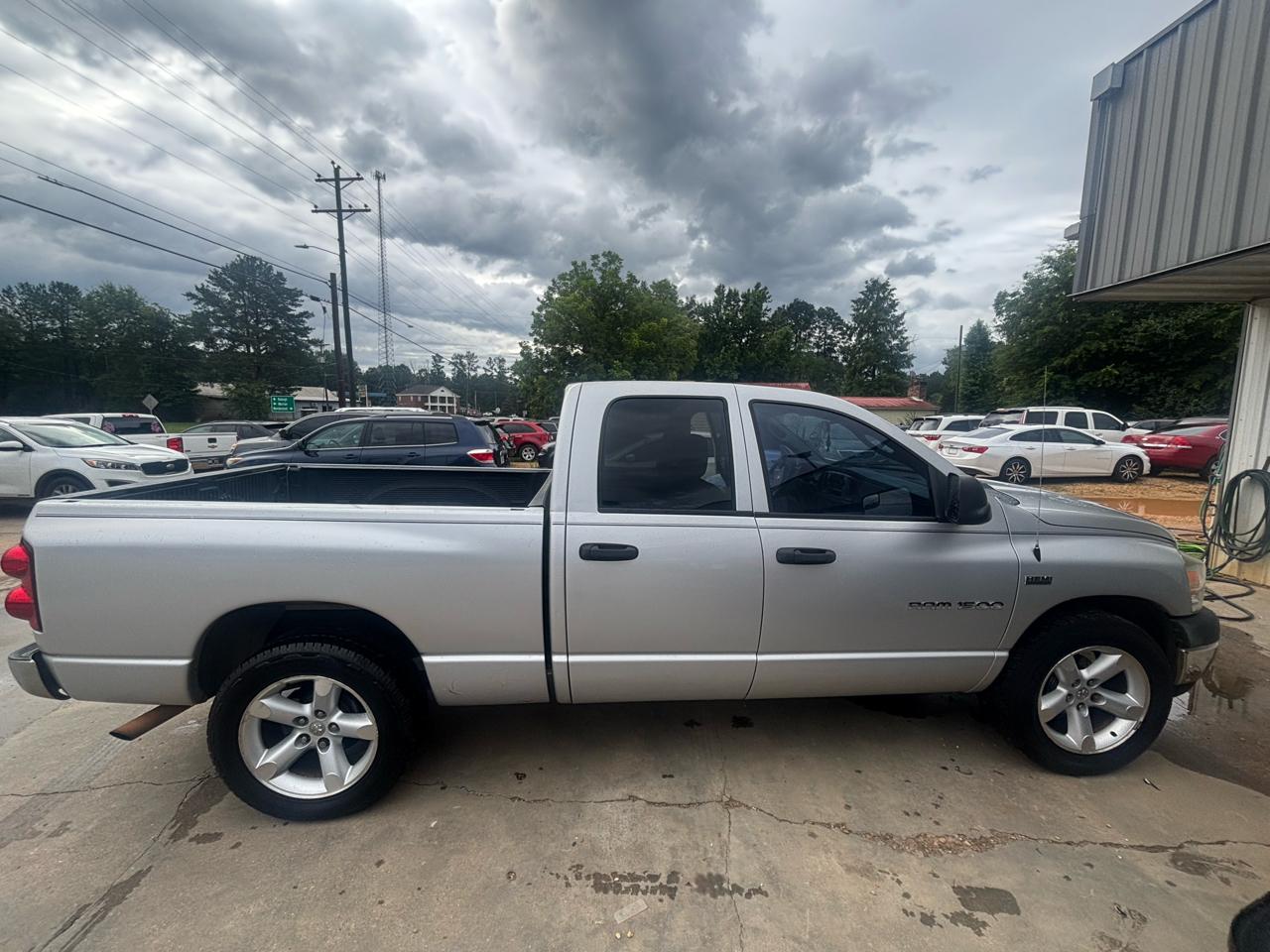 Dodge Ram 1500 2WD Quad Cab 140.5" SLT 2007