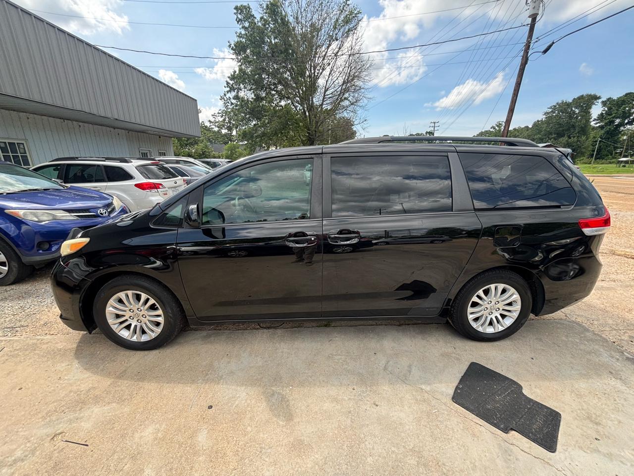 2011 Toyota Sienna 5dr 7-Pass Van V6 XLE AAS FWD (Natl)