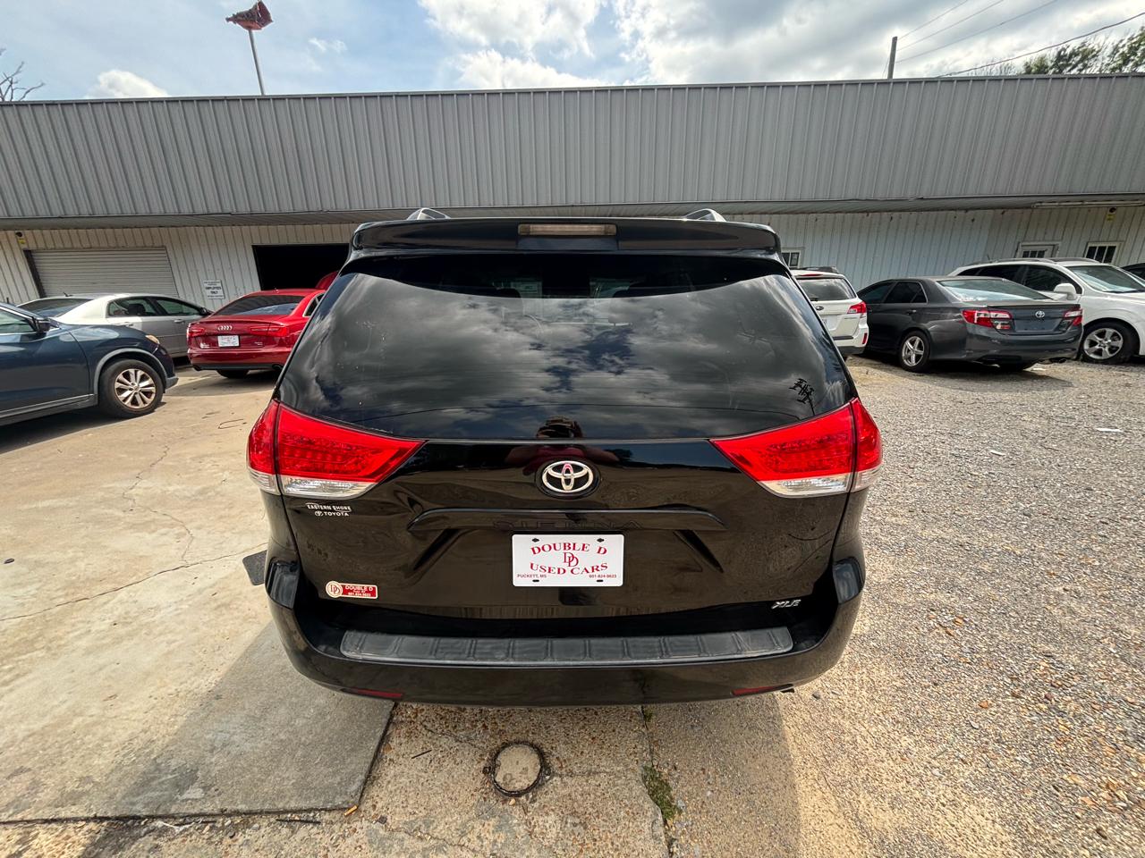 Toyota Sienna 5dr 7-Pass Van V6 XLE AAS FWD (Natl) 2011