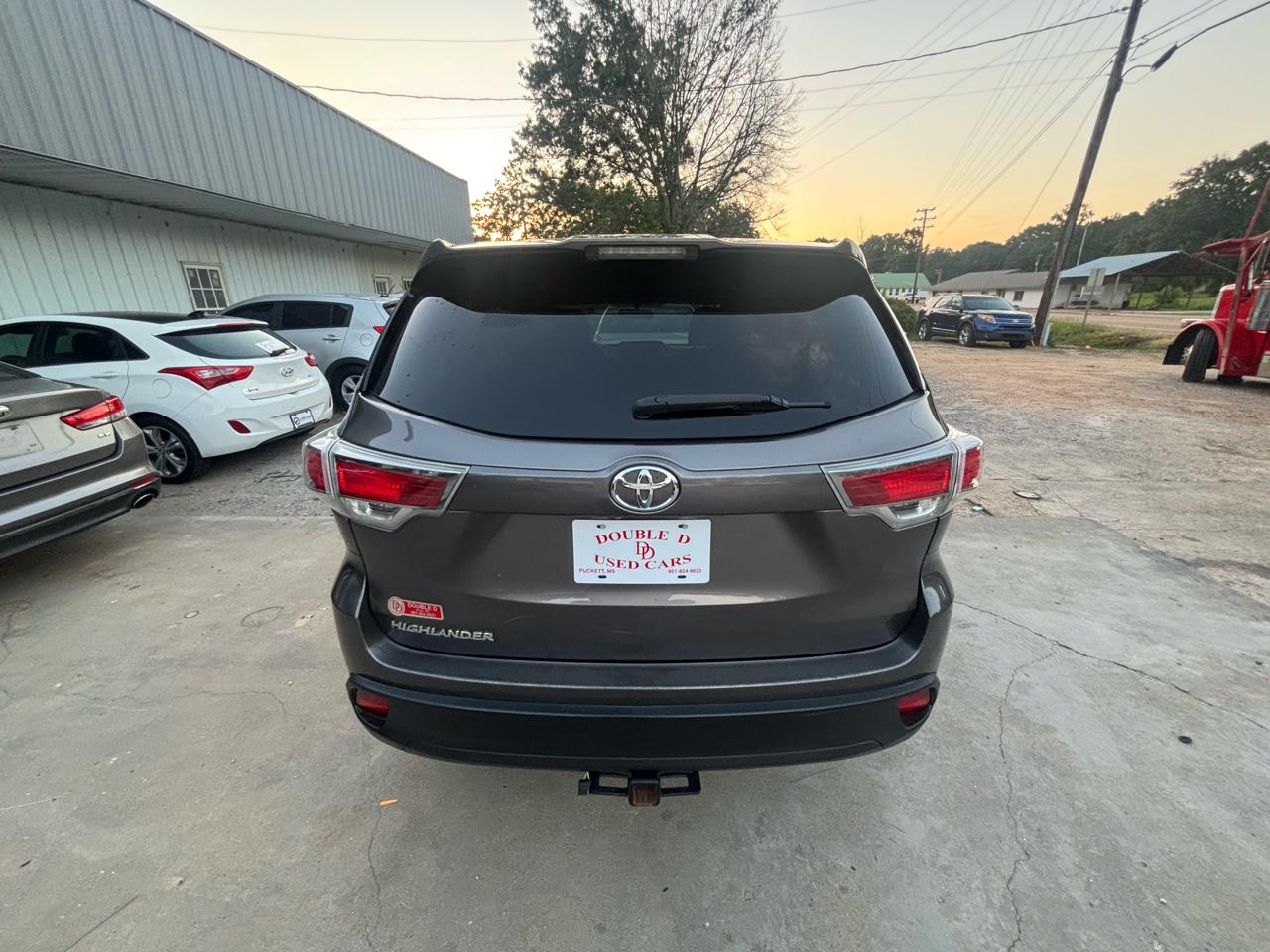 Toyota Highlander FWD 4dr V6 LE (Natl) 2016