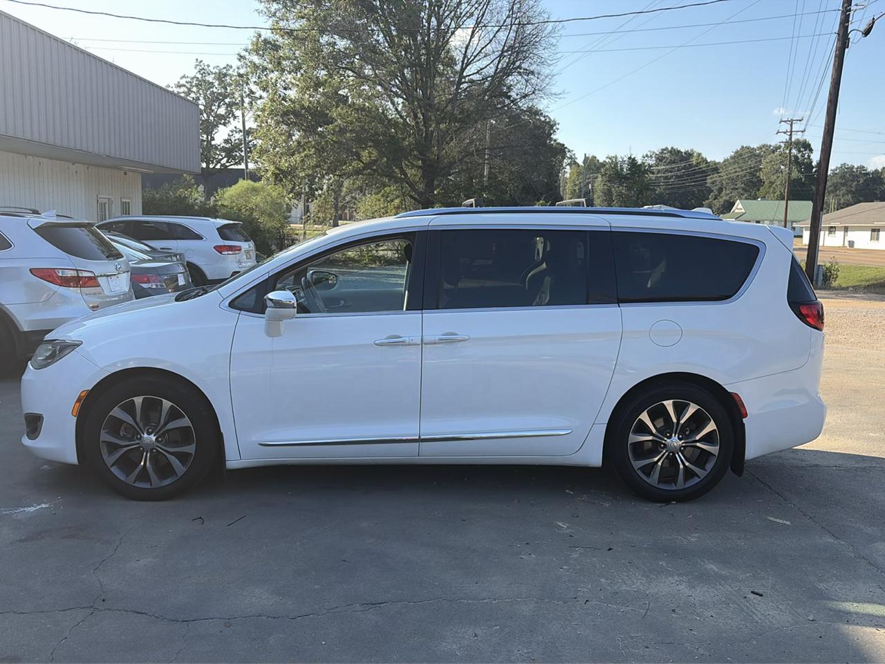 2017 Chrysler Pacifica Limited FWD