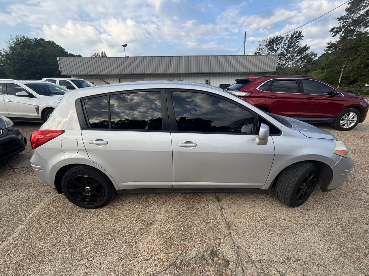 Nissan Versa 5dr HB I4 Auto 1.8 S 2009