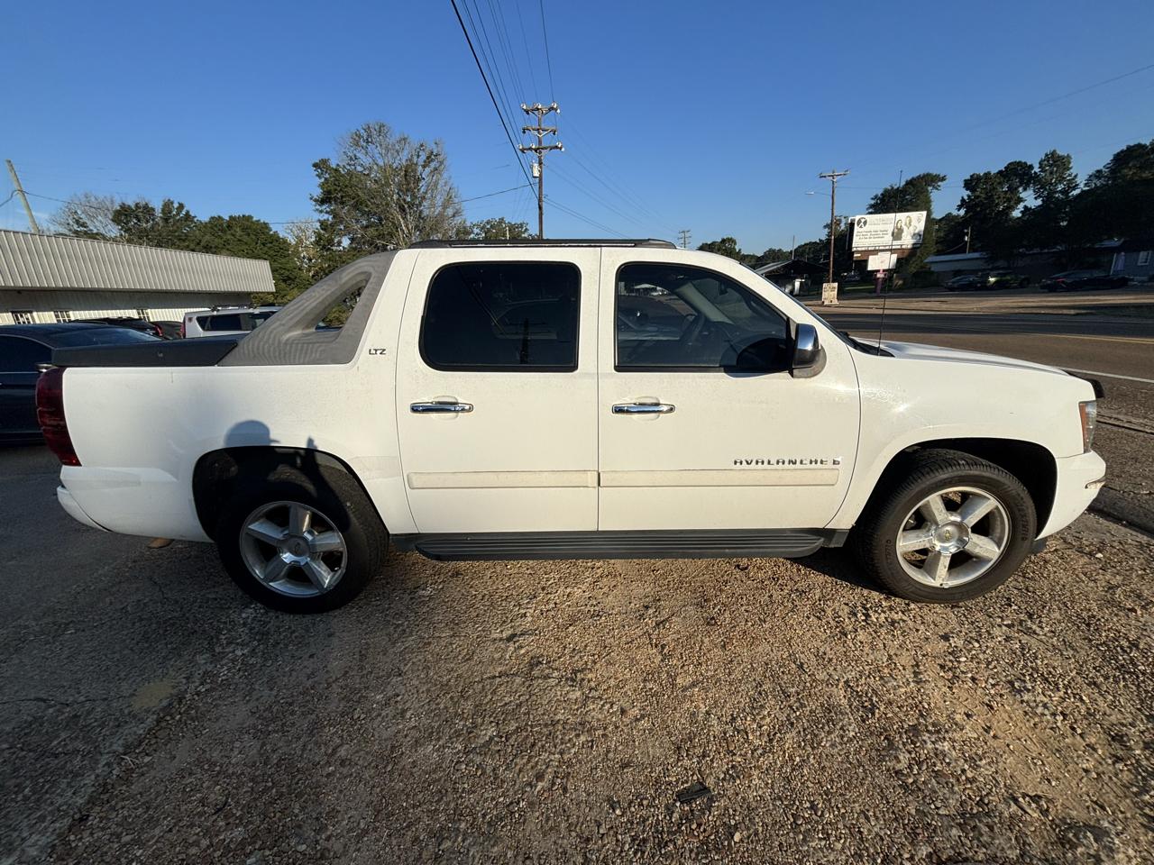 Chevrolet Avalanche photo 3
