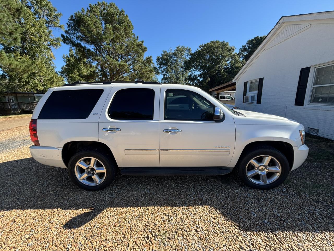 Chevrolet Tahoe photo 3