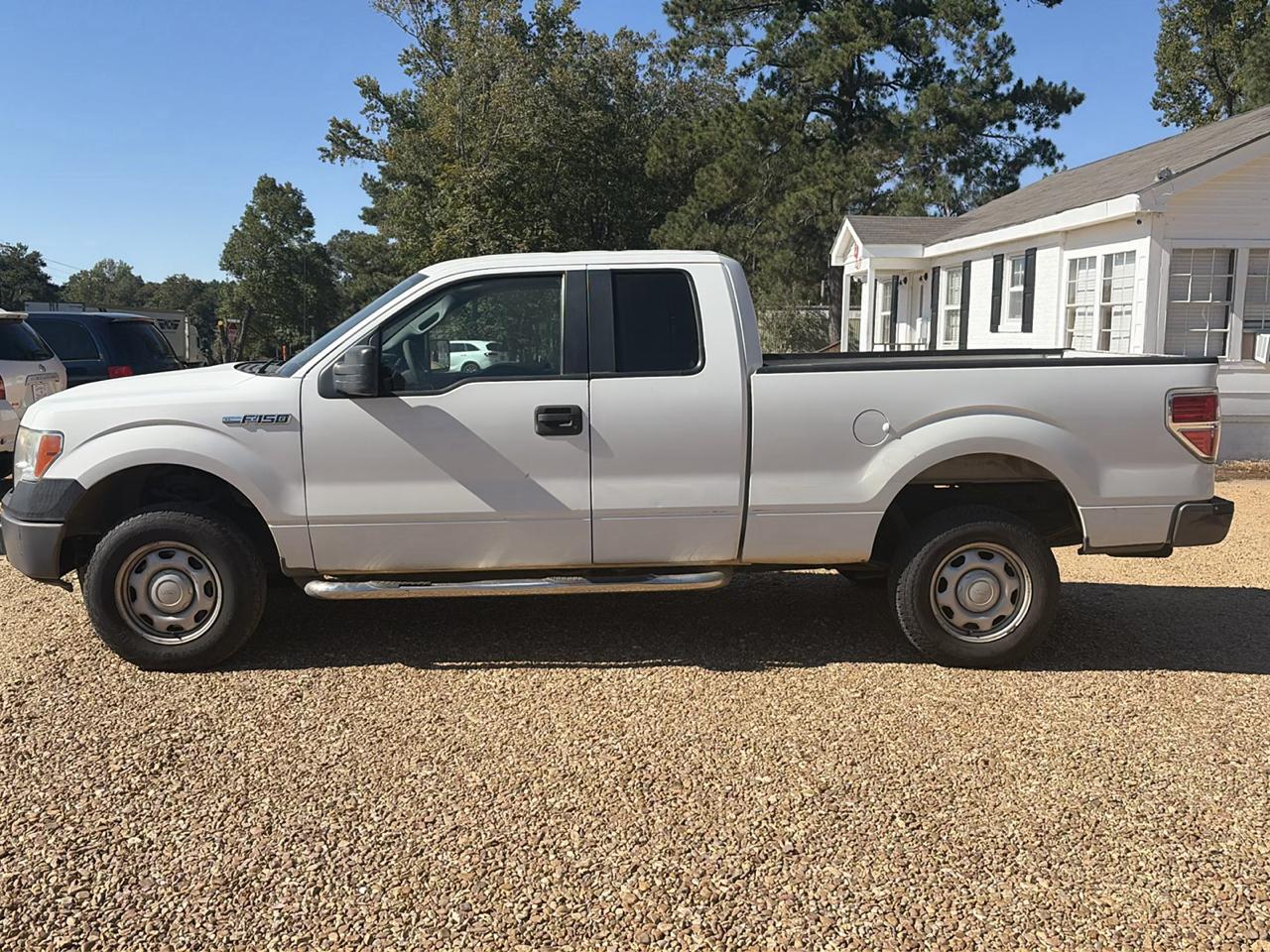 2014 Ford F-150 2WD SuperCab 145" XL