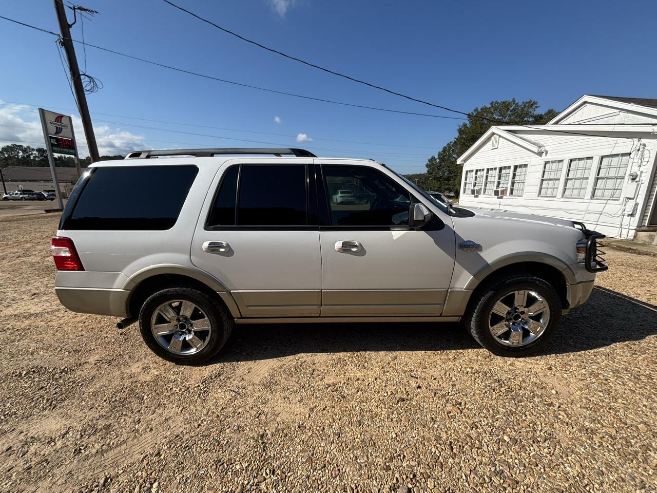 Ford Expedition 4WD 4dr Eddie Bauer 2010