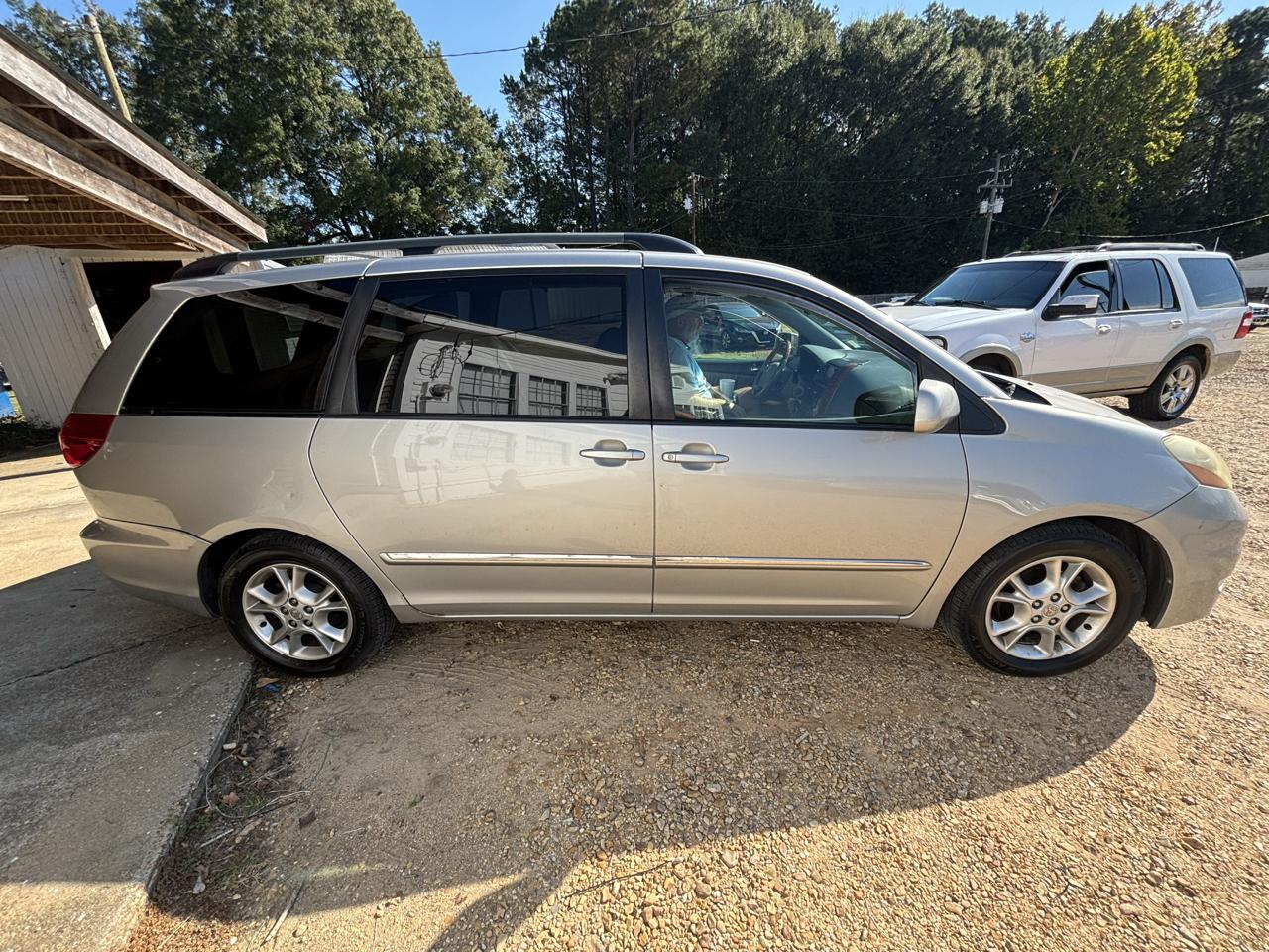 Toyota Sienna 5dr XLE FWD 7-Passenger (Natl) 2006
