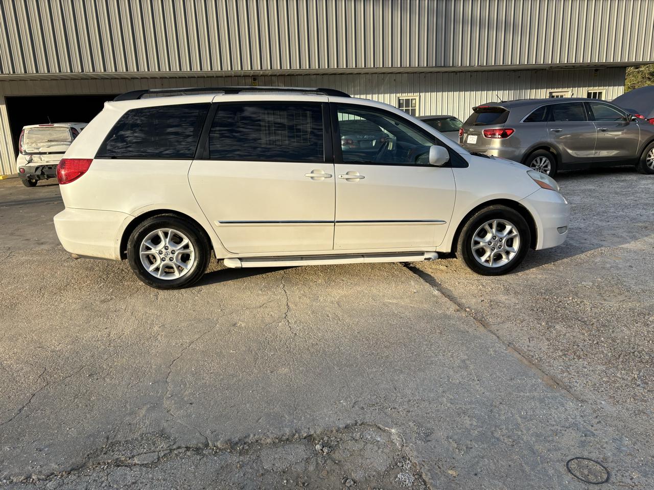 Toyota Sienna 5dr XLE FWD 7-Passenger (Natl) 2006