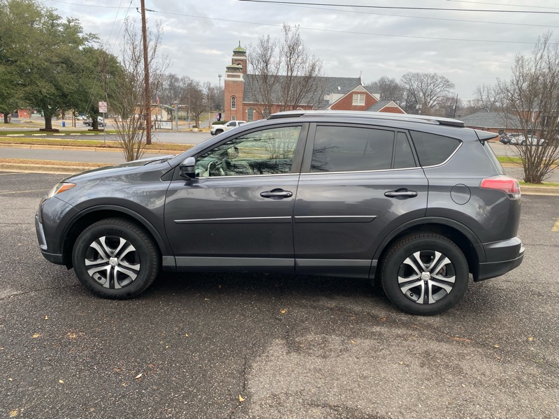 Toyota RAV4 LE FWD 2018