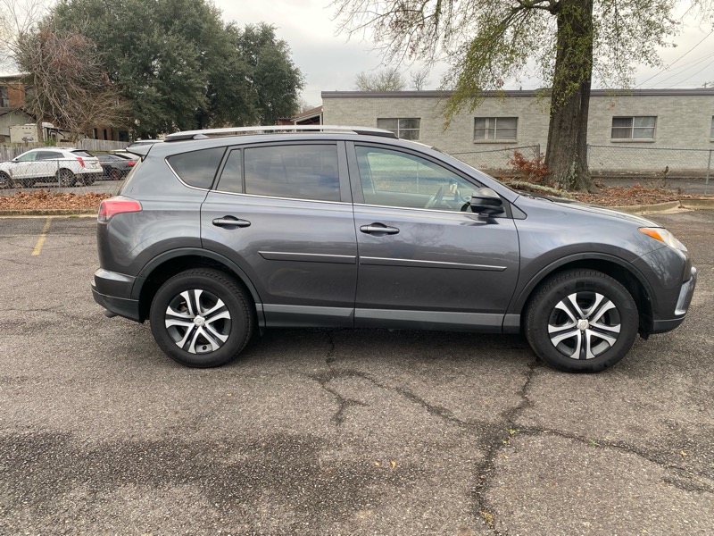 Toyota RAV4 LE FWD 2018