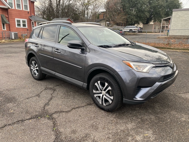 Toyota RAV4 LE FWD 2018