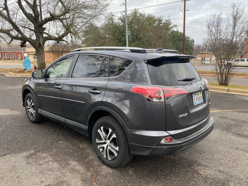 Toyota RAV4 LE FWD 2018