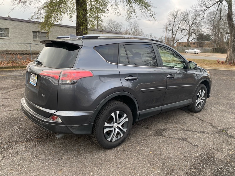 Toyota RAV4 LE FWD 2018