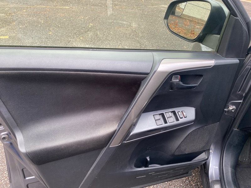 Toyota RAV4 LE FWD 2018