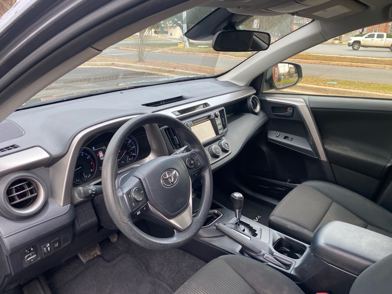 Toyota RAV4 LE FWD 2018