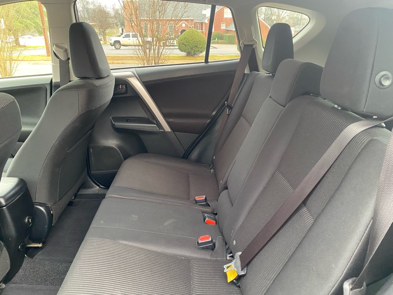 Toyota RAV4 LE FWD 2018