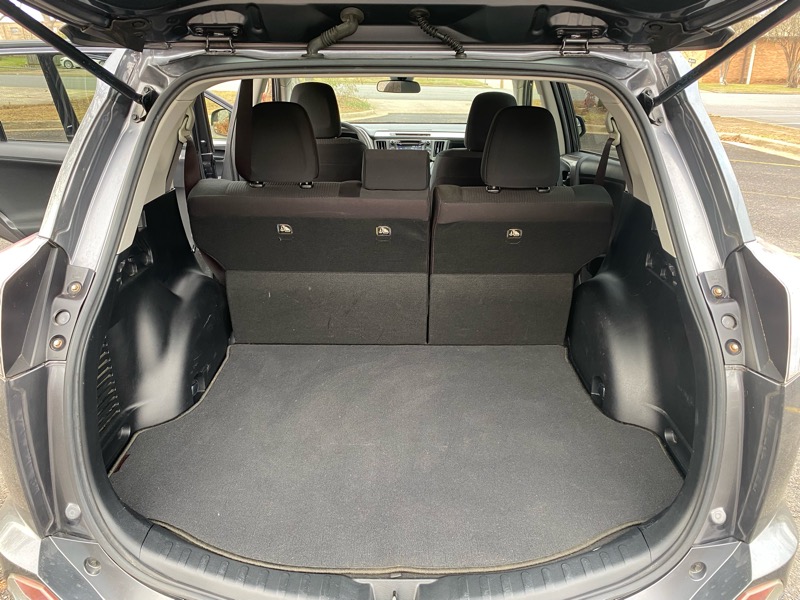 Toyota RAV4 LE FWD 2018