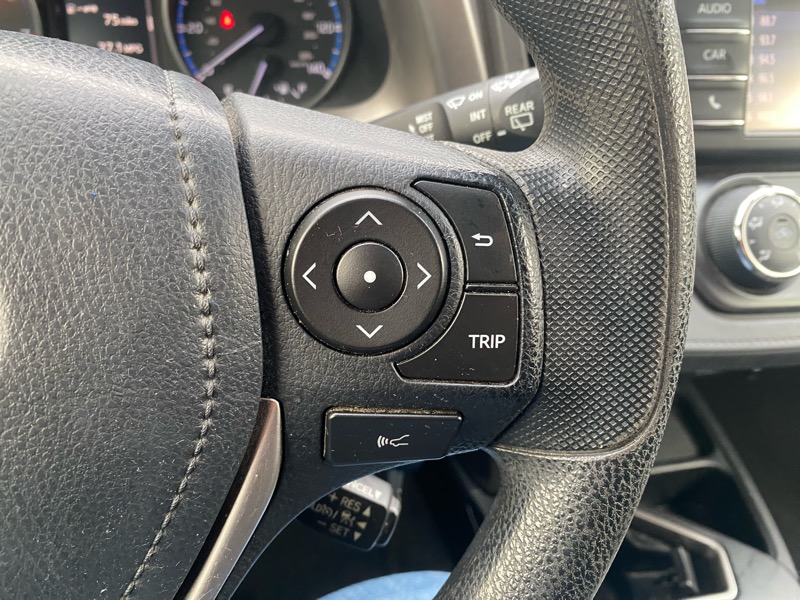 Toyota RAV4 LE FWD 2018